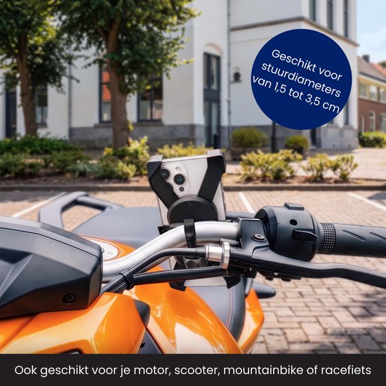 Zwarte telefoonhouder bevestigd aan een motorstuur met een smartphone. Geschikt voor sturen van 1,5 tot 3,5 cm.