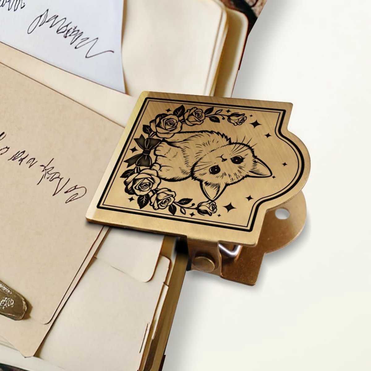 Messing reisnotitieboekje dagboek clip schattige katten en bloemen boekband clip metalen vintage 4,6 cm x 4,1 cm decoratieve zware gouden paginahouderklemmen voor boek, papier, bladwijzer