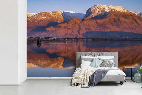 Papier peint photo vinyle - Reflet du Ben Nevis dans l'eau largeur 360 cm x hauteur 240 cm - Tirage photo sur papier peint (disponible en 7 tailles)