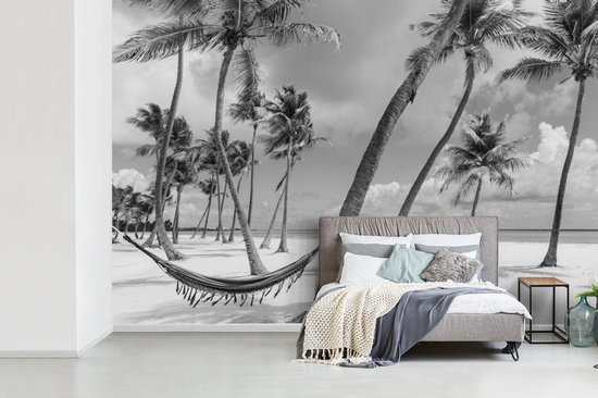 Behang - Fotobehang Uitsnede hangmat op strand in Dominicaanse Republiek - Breedte 420 cm x hoogte 280 cm
