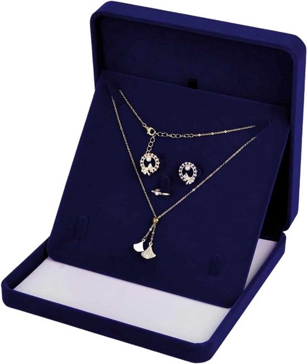 Kleine juwelendoos - geschenkdoos - ketting met licht - kleine juwelendoos met letter - pluche stof - fijne afwerking - zacht - stof is strak gestrekt - geen kreuken