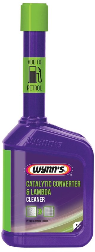 Paarse fles Wynn's Catalytic Converter & Lambda Cleaner, met groene dop. Tekst 'ADD TO PETROL'.