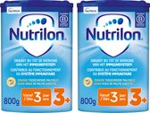 Deux boîtes de lait de croissance Nutrilon, 800g chacune. Emballage bleu avec inscriptions blanches et logo. Pour enfants à partir de 3 ans.