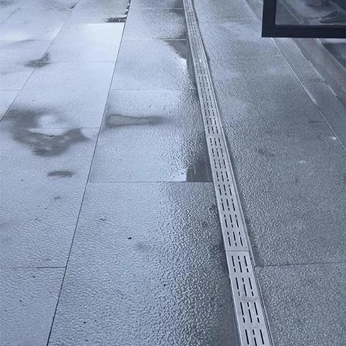 Afwateringsgoot Roestvrij Staal - Drainagerooster Kanaal - Water Afvoeren - Perforatie voor Snelle Afvoer - 100 cm - Zilver