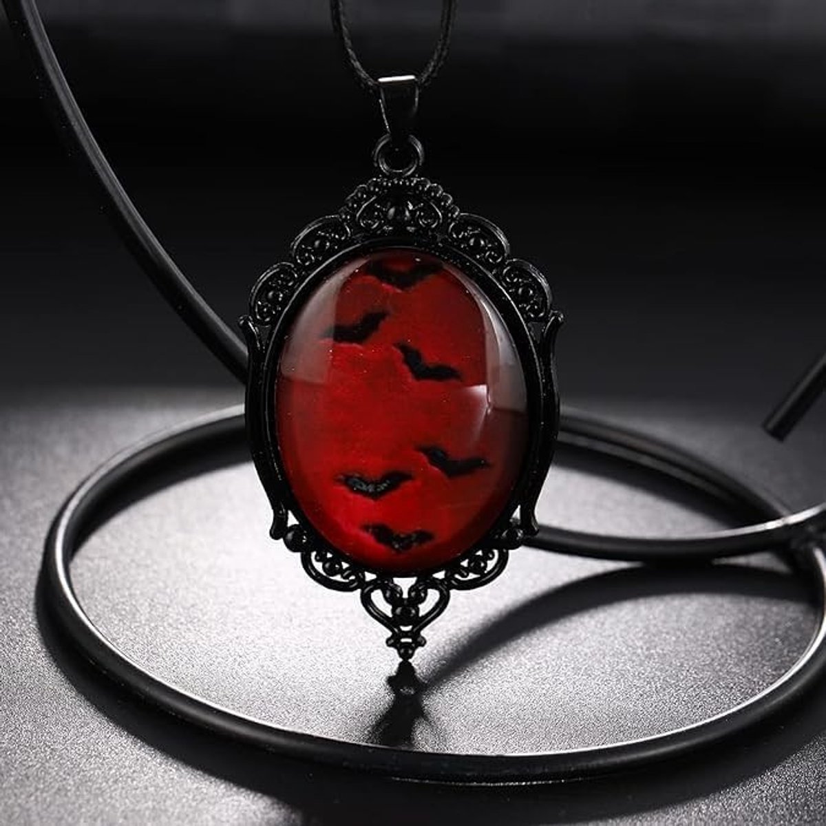 Vintage Goth Ketting met Rode Vleermuis | Halloween Sieraden voor Dames en Heren | Kostuumaccessoires en Feestdecoratie