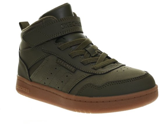 Groene Skechers mid-top sneaker met bruine zool, veters en klittenbandsluiting. Slogan 'Skechers' op de zijkant en de kraag.