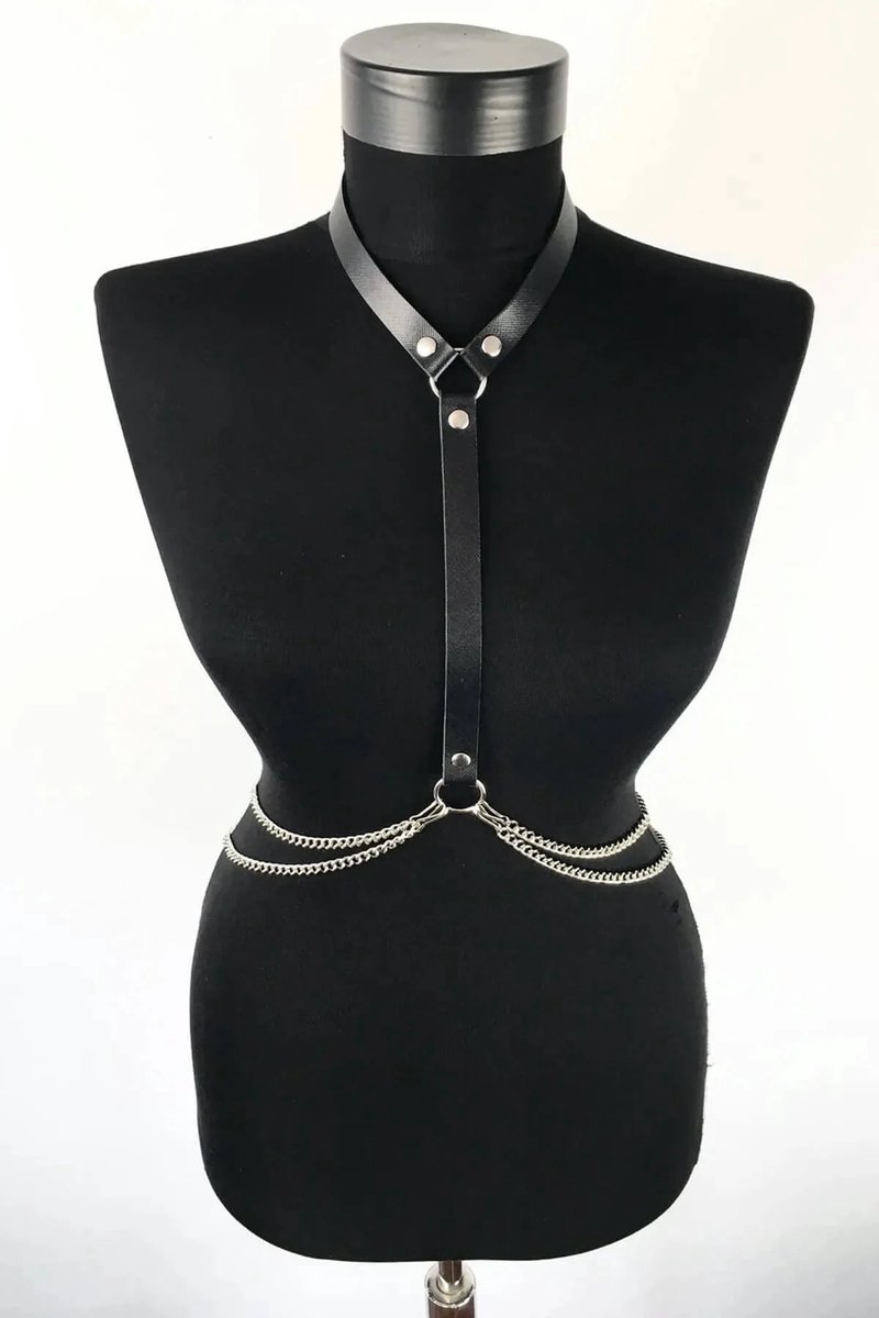 Zwarte Harness van Kunstleer met Kettingdetails - Handgemaakt Accessoire in Maat S/M en L/XL