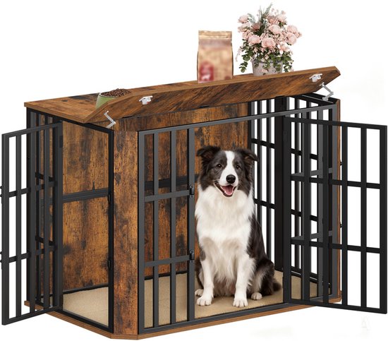 Zwart-witte border collie zit in een houten hondenbench met zwart metalen deuren en tralies.