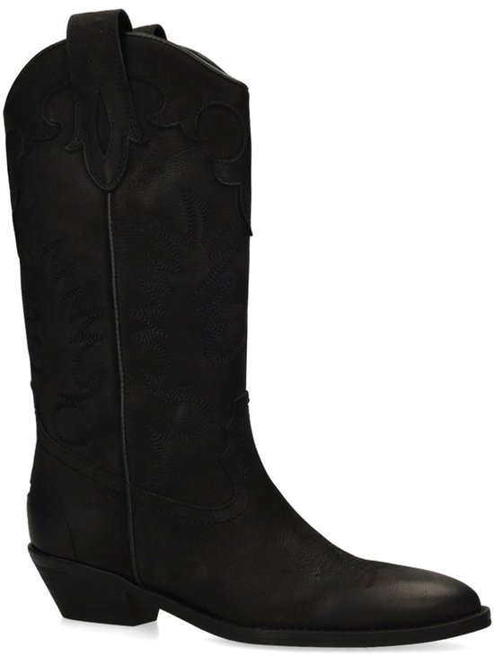 Zwarte nubuck cowboylaars met sierstiksels, spitse neus en schuin aflopende hak.