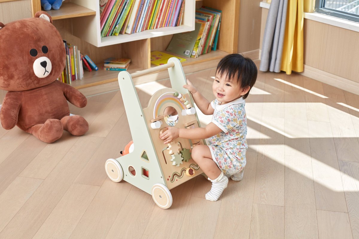 PolarB Houten Loopwagen Groen – Baby Walker met speelfunctie (12+ mnd) – Looptrainer met Opbergruimte - Snel leren lopen - Anti slipbanden – foto 8