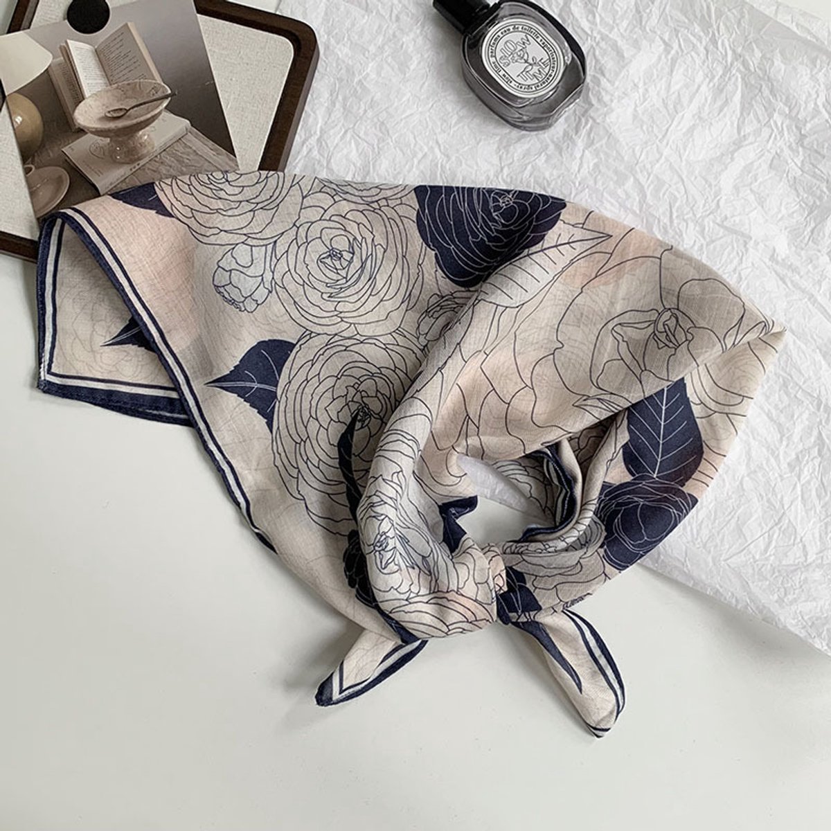 Dubbelzijdige patroon sjaal - kleine vierkante sjaal - het hele jaar door bruikbaar - veel draagmanieren - decoratieve omslagdoek-68*68cm-Rozenboeket