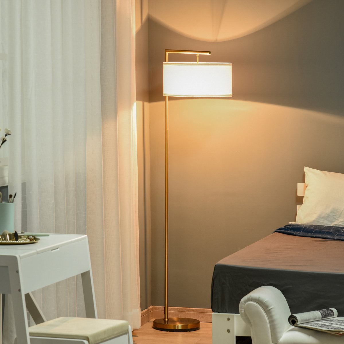 DESMIU Staande Lamp – Leeslamp Met Voetschakelaar – 153 Cm Hoog – Staal En Stof – Goud Wit – Voor Woonkamer En Slaapkamer