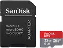 Zwarte SanDisk adapter met de tekst 'ADAPTER' en een rode en grijze SanDisk 32 GB Ultra microSD-kaart.