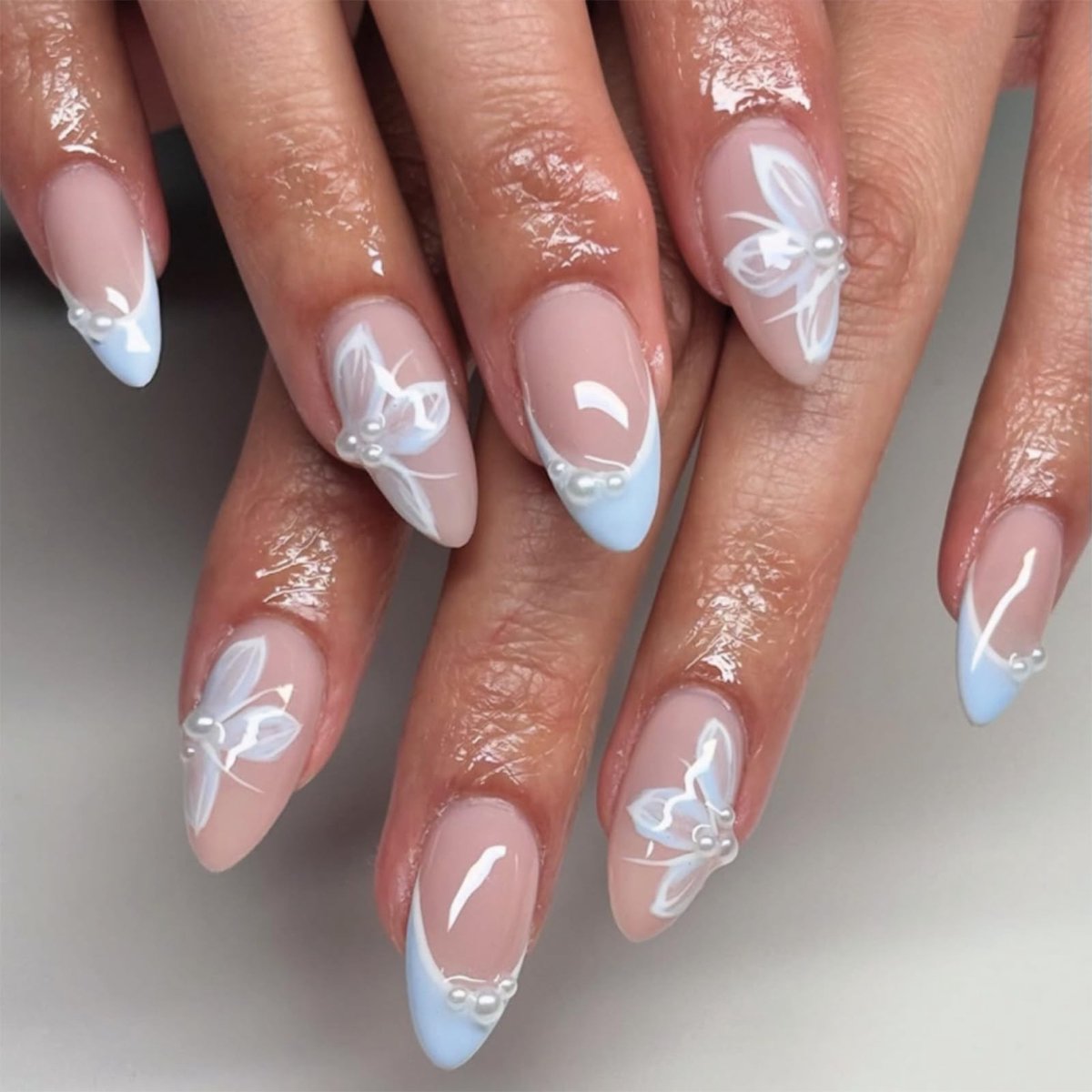 Dailygoods- Kunstnagels 24 stuks - Amandelvormige Kunstnagels - Blauwe Bloemen - Herbruikbare Kunstnagels - Nagellijm - Parelversiering - Nepnagels