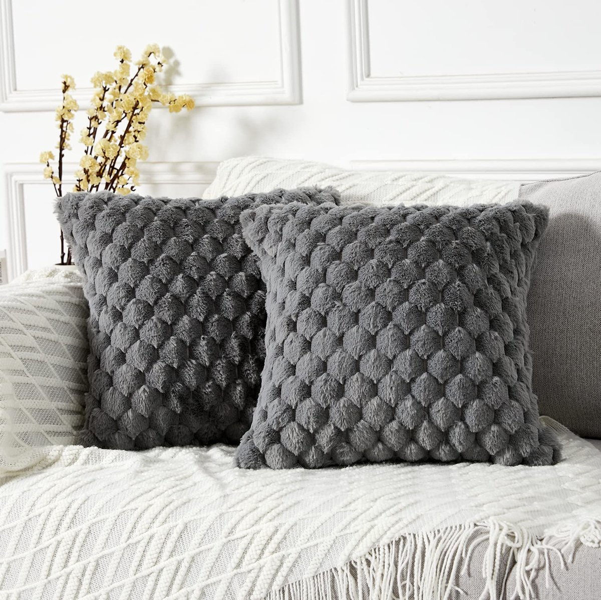 Set van 2 decoratieve grijze nepbont bankkussenslopen 55cm x 55cm 22x22 Inch effen vierkante gooikussenslopen zachte comfortabele luxe kussenslopen voor bank bed woonkamer