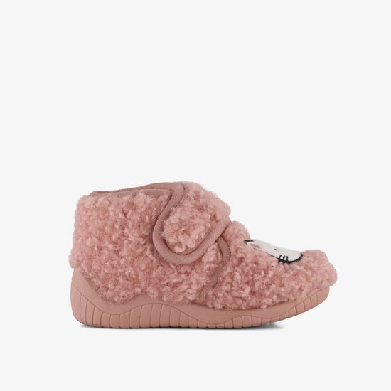Roze teddy pantoffel met klittenbandsluiting en geborduurde kattenkop.