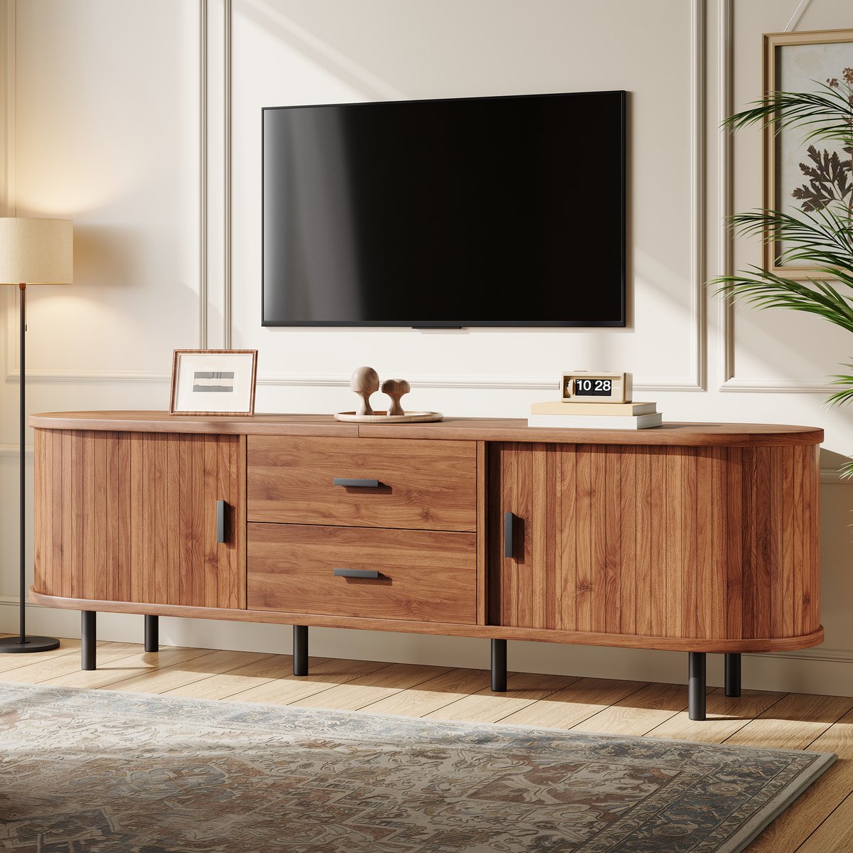 Pugsdrly TV-lowboard, afgeronde uiteinden, verticale nerf, schuifdeuren, zwarte handgrepen, 2 lades, zwarte metalen poten, tv-bank voor de woonkamer