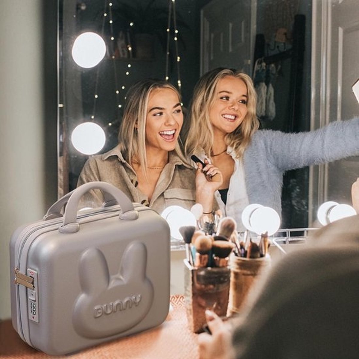 Make-upkoffer voor toiletartikelen, cosmeticakoffer met drievoudige combinatiesloten, beautycase harde schaal, ideale cadeaukeuze voor meisjes