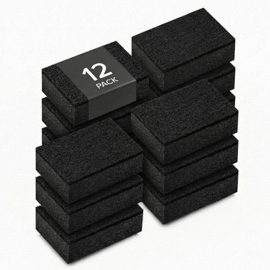 Twaalf zwarte schuursponsjes gestapeld met een label '12 PACK'.