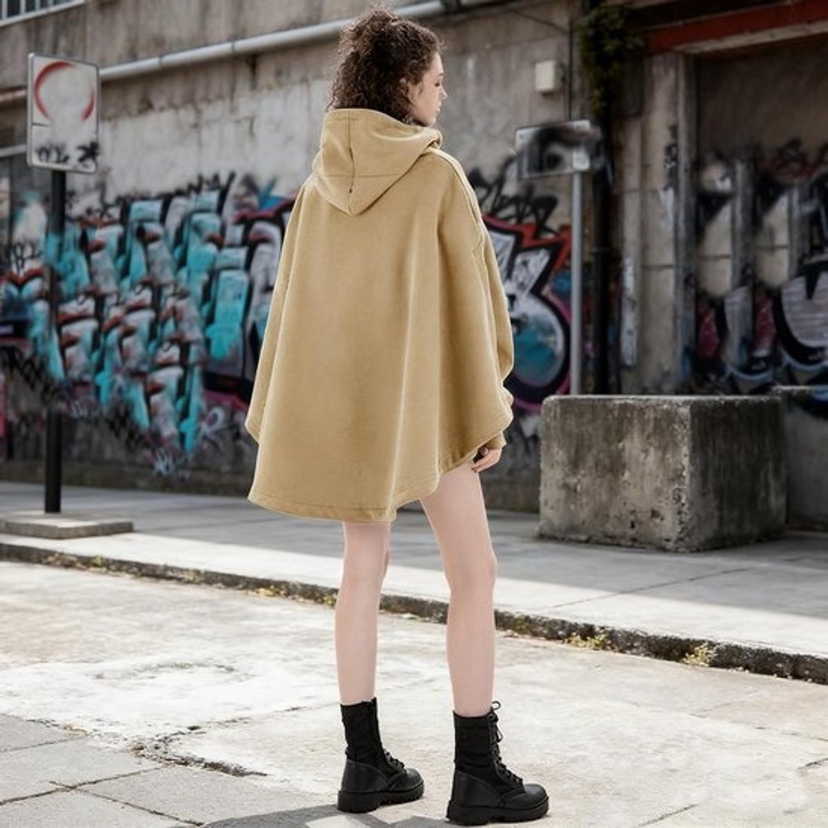 Unisex Cape Hoodie Trui met Capuchon en Patchwork Stijl voor Mannen en Vrouwen