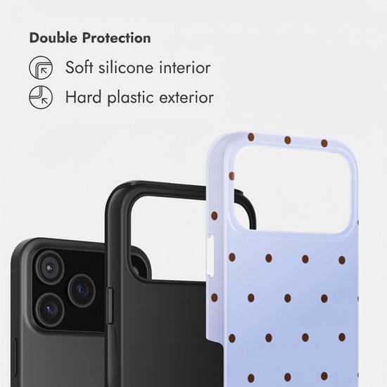 Vergelijking van telefoonhoesjes: zachte siliconen binnenkant en hard plastic exterieur, met een lichtblauwe hoes met bruine stippen.