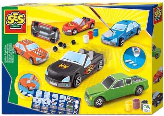 Verpakking met giet- en schilderset voor auto's, met een zwarte, groene, oranje en blauwe raceauto.