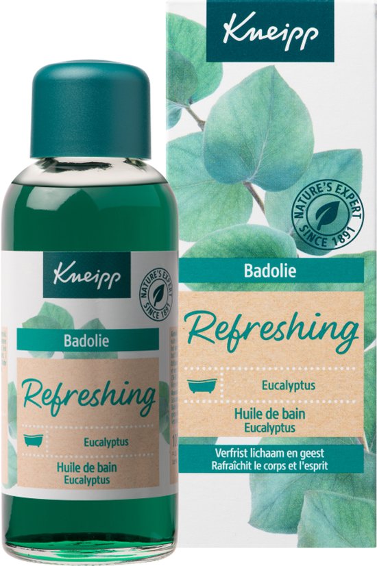 Fles Kneipp Badolie Refreshing Eucalyptus en kartonnen verpakking met tekst en eucalyptusblaadjes.