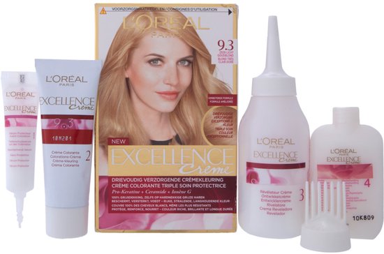 Ensemble complet de coloration L'Oréal Excellence Crème avec modèle blond clair sur la boîte.