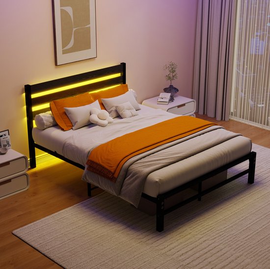 MEUNIQ metalen bedframe 140x200 cm met hoofdbord, USB-laadstation, RGB LED-verlichting, lattenbodem en opbergruimte onder bed, slaapkamer, zwart