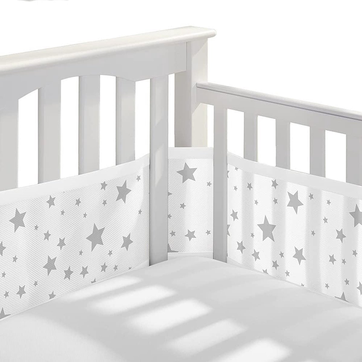 SnelShoppen - Mesh Bed Border 4 Zijden, Ademend Antiknuffel Kussen voor Babybed, Sterrenwit, Veiligheid en Comfort voor Kinderen