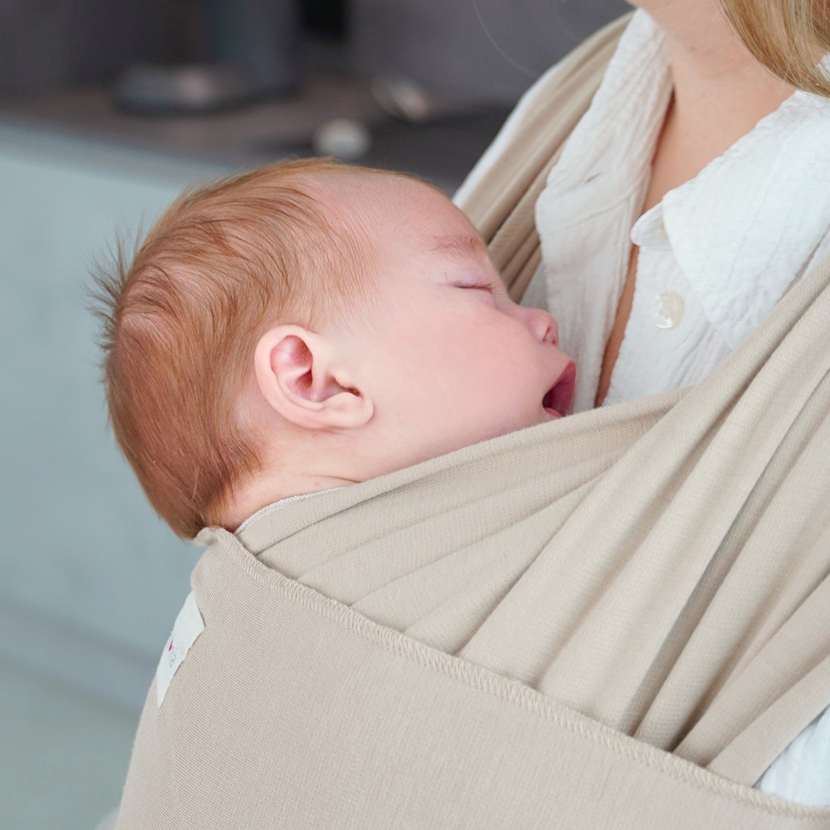 Babylonia Tricot-Slen Bamboo Ergonomische Draagdoek - Rekbare Baby Draagdoek voor Newborn t/m 15 kg - 100% Bamboo - Zijdezacht - Hypoallergeen - Natuurlijke UV filter - Temperatuurregulerend - Buikdragen - Dune - Beige