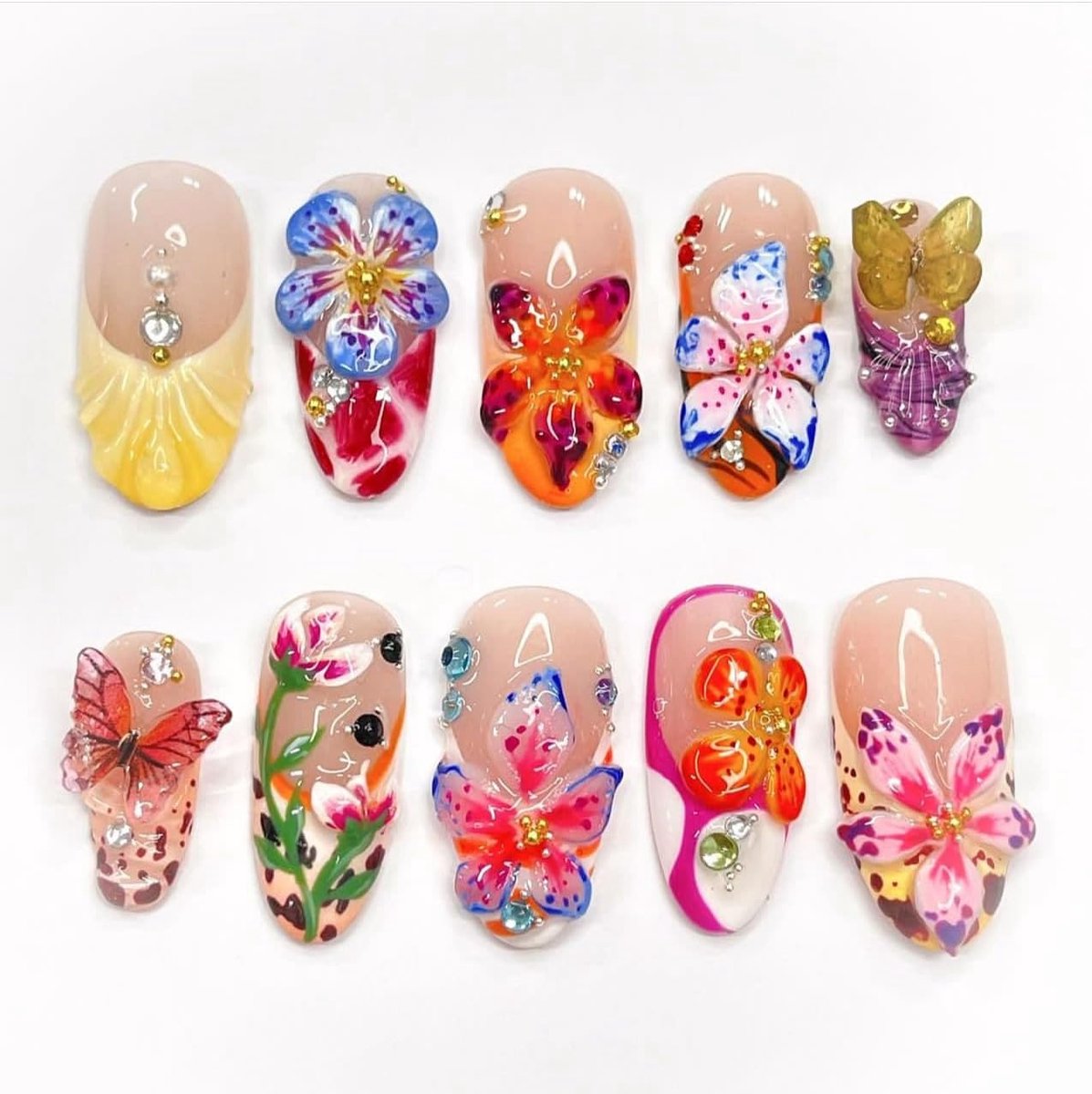 Press on nails 24 stuks - Medium amandelvorm - Tropische bloemen en vlinders - Eenvoudig aan te brengen - ShopVlot