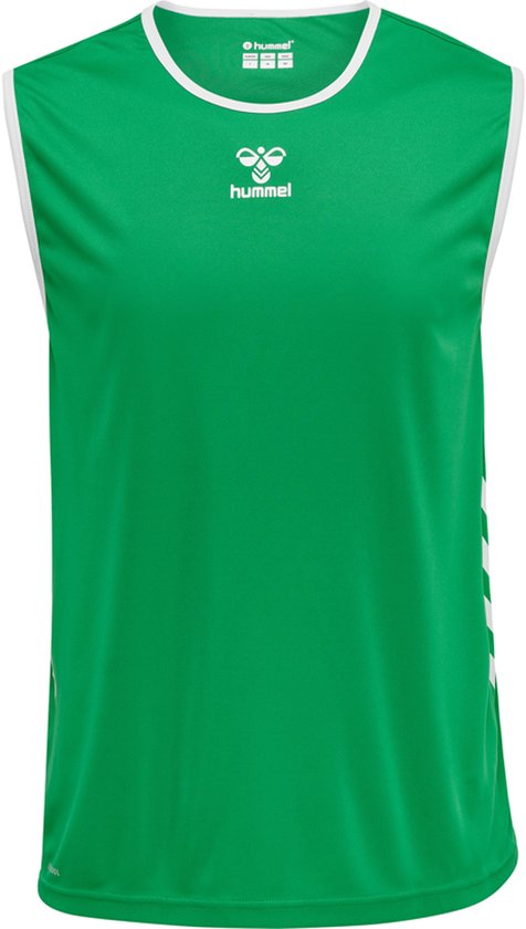 Groene mouwloze sporttop met witte bies en witte chevrons op de zijkant. Hummel-logo op de borst.