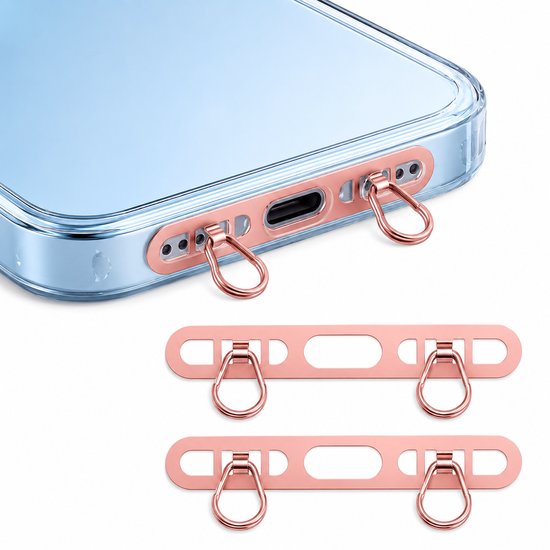 Detailopname van een telefoonhoesje met rosé gouden metalen adapters aan de onderkant. Twee lanyard houders met dubbele ringen liggen ernaast.