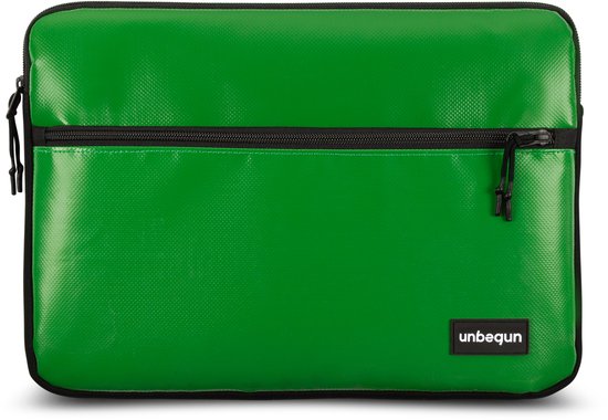 Housse d'ordinateur portable verte Unbegun avec une poche avant et une fermeture éclair noire.