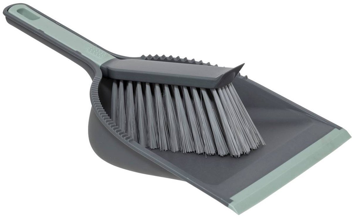 Schoonmaakborstel en handveger