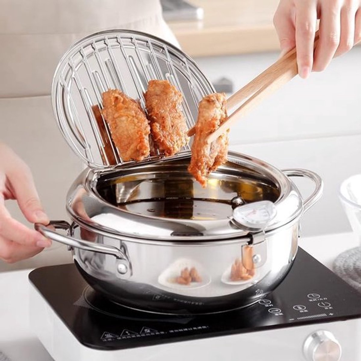 Kleine Frituur Pan - Mini Friteuse Diameter 20cm - Friteuse 2.2 Liter - Met Thermometer - Frituurpan - Huisraad Friteuse - Chipfriteuse - Geschikt Voor Gas En Inductie - Zilver