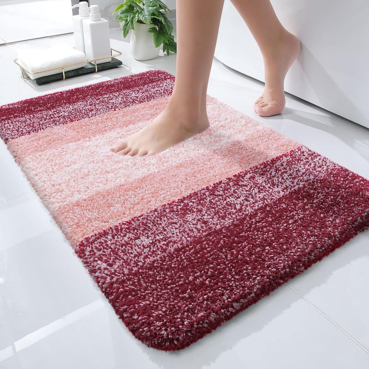 SnelShoppen - Badkamerloper Microvezel 60 x 40 cm - Zacht, Absorberend, Sneldrogend met Rubberen Achterkant - Rood - Badmat voor Bad, Douche en Woonde