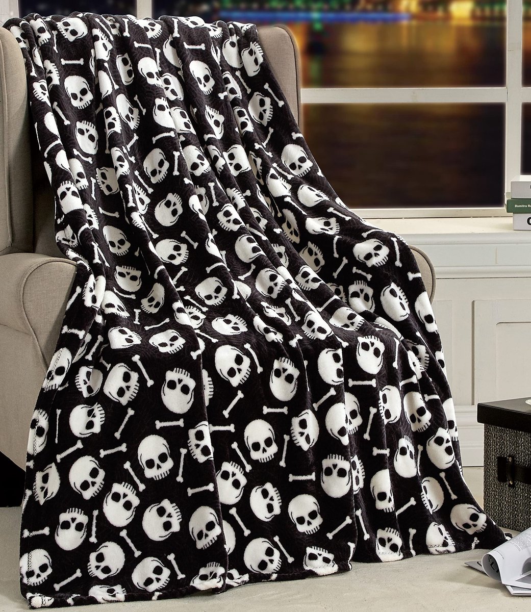 SnelShoppen - Lichtgewicht Halloween Deken 50 x 60 Inch - Zachte Pluche Gooi Deken met Schedel en Botten voor Gezelligheid en Comfort - Perfect voor L