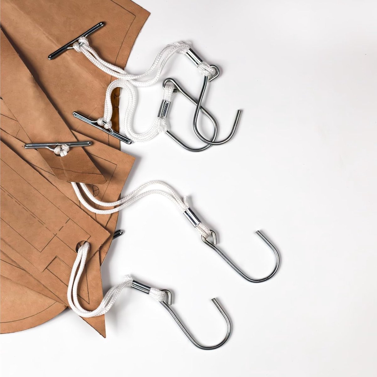 12 stuks patroonhaken voor het opbergen van naaipatronen - Professionele gehard stalen haken met T-stang en nylon koord voor het vastzetten en ophangen van patronen
