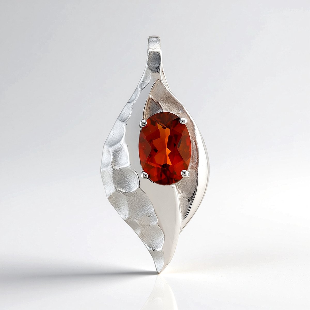 Cavill - Zilveren Hanger met 0,68 ct Madeira Citrien - 925 Sterlingzilver met Palladium - Ovaal Edelsteen - Elegante Braziliaanse Citrien Sieraden