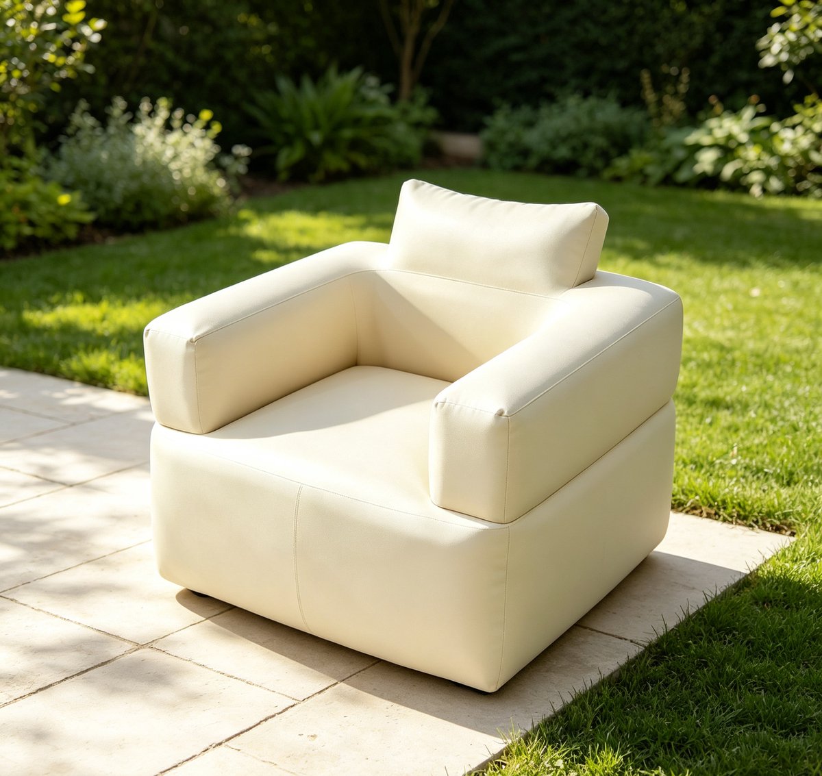 Opblaasbare campingstoel voor volwassenen met ingebouwde luchtpomp afmetingen 100x85x75 cm draagvermogen tot 200 kg Hij is snel op te blazen zonder extra accessoires perfect voor kamperen en gezellige filmavonden met het gezin melkwit