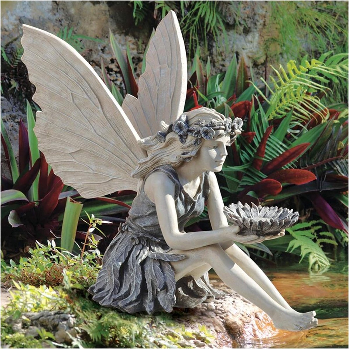 SnelShoppen - Tuindecoratie Ornament Zittende Magische Fee, Elffiguur, Houten en Kunststof Beeldje, Tuinbeeld, Tuinaccessoire, Buitendecoratie, Handge