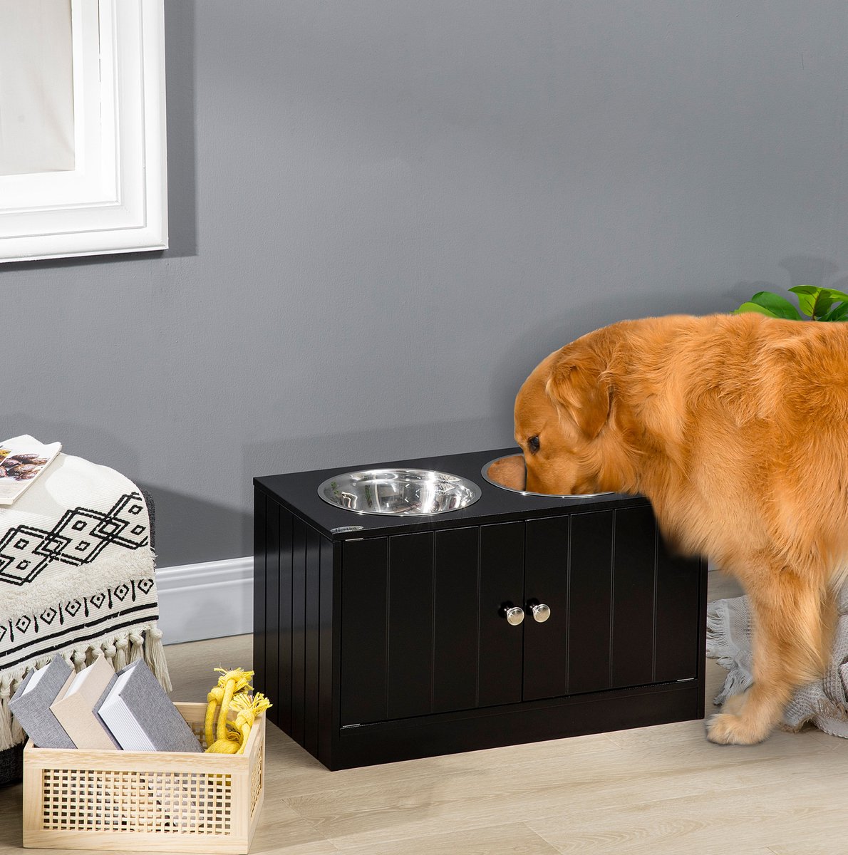 DESMIU Voerbak – Verhoogd Voerstation Met 2 RVS Schalen – 60 x 30 x 35,5 cm – Hout – Zwart – Met Opbergvak En Magnetische Deuren