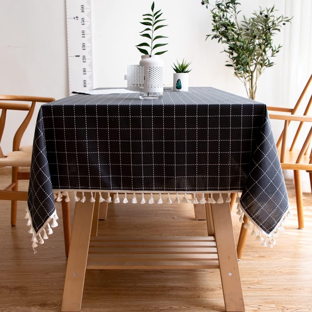 Tafelkleed met franjes - Ruit patroon - Tafel decoreren - Anti-kreuk materiaal - 140x220cm - Zwart