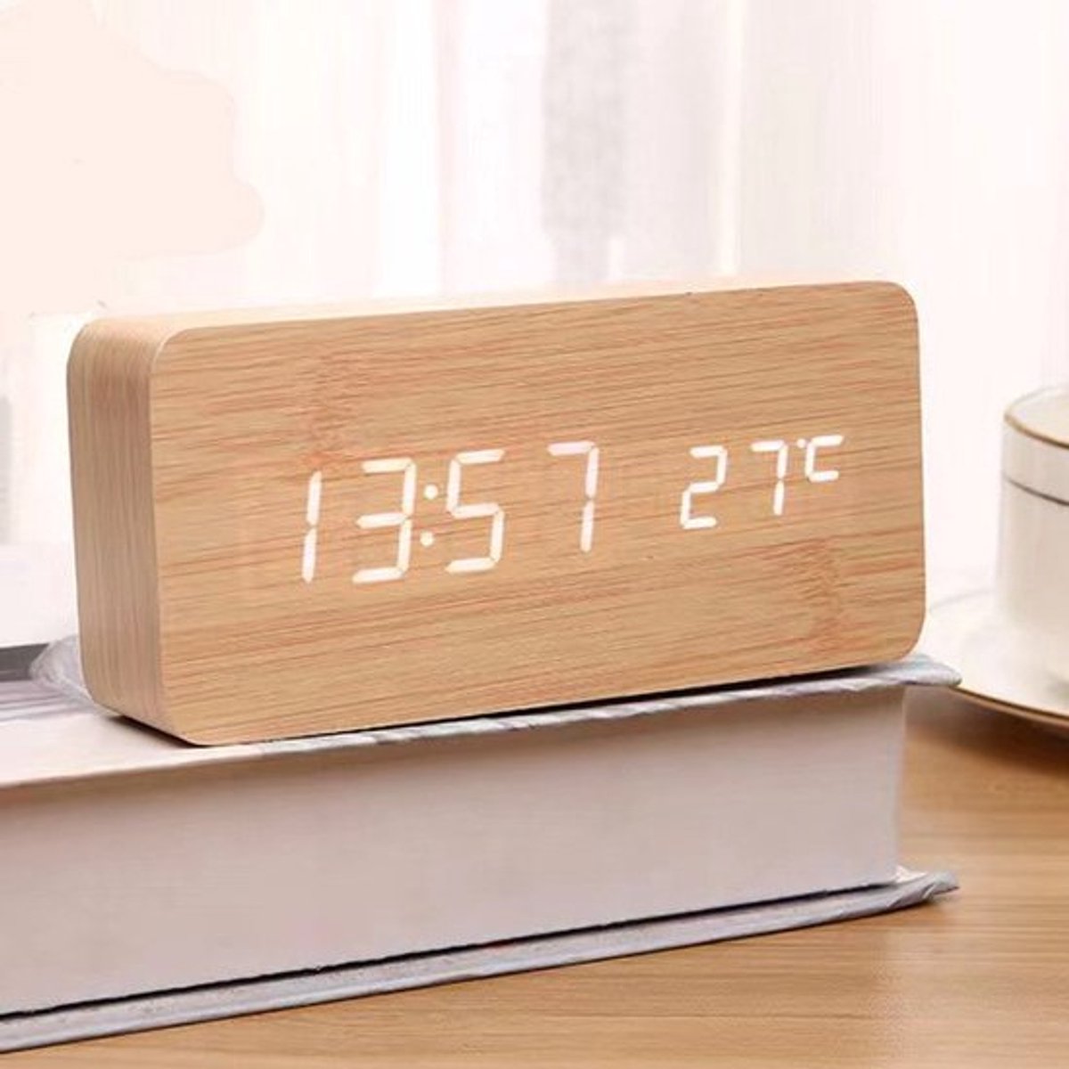 Houten digitale klok, multifunctionele LED-wekker met tijd-/datum-/temperatuurweergave en spraakbediening voor thuis, kantoor en reizen