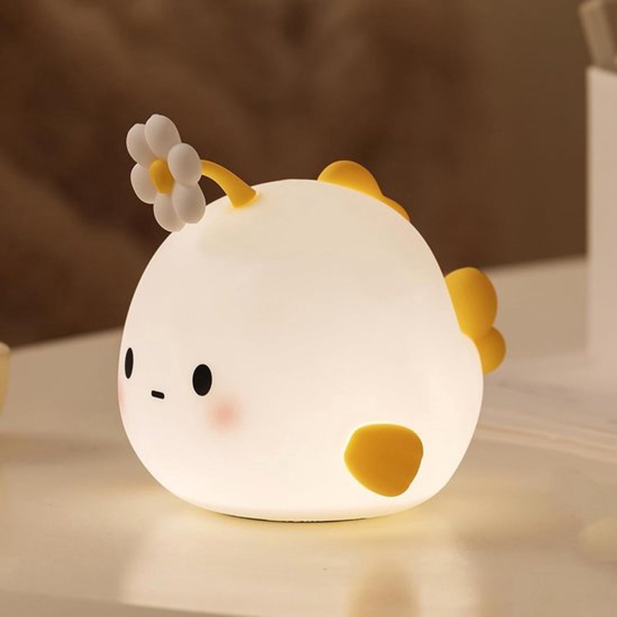 Schattig nachtlampje in de vorm van een cartoonbloem en een vis voor de babykamer. Gemaakt met veilige siliconen en zachte ledlampjes, perfect voor het decoreren van een peuterkamer met een oceaan-thema.