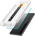Montageframe 'EZ Fit Tray' met Spigen logo, transparante folie en 9H gehard glas boven een zwarte telefoon.
