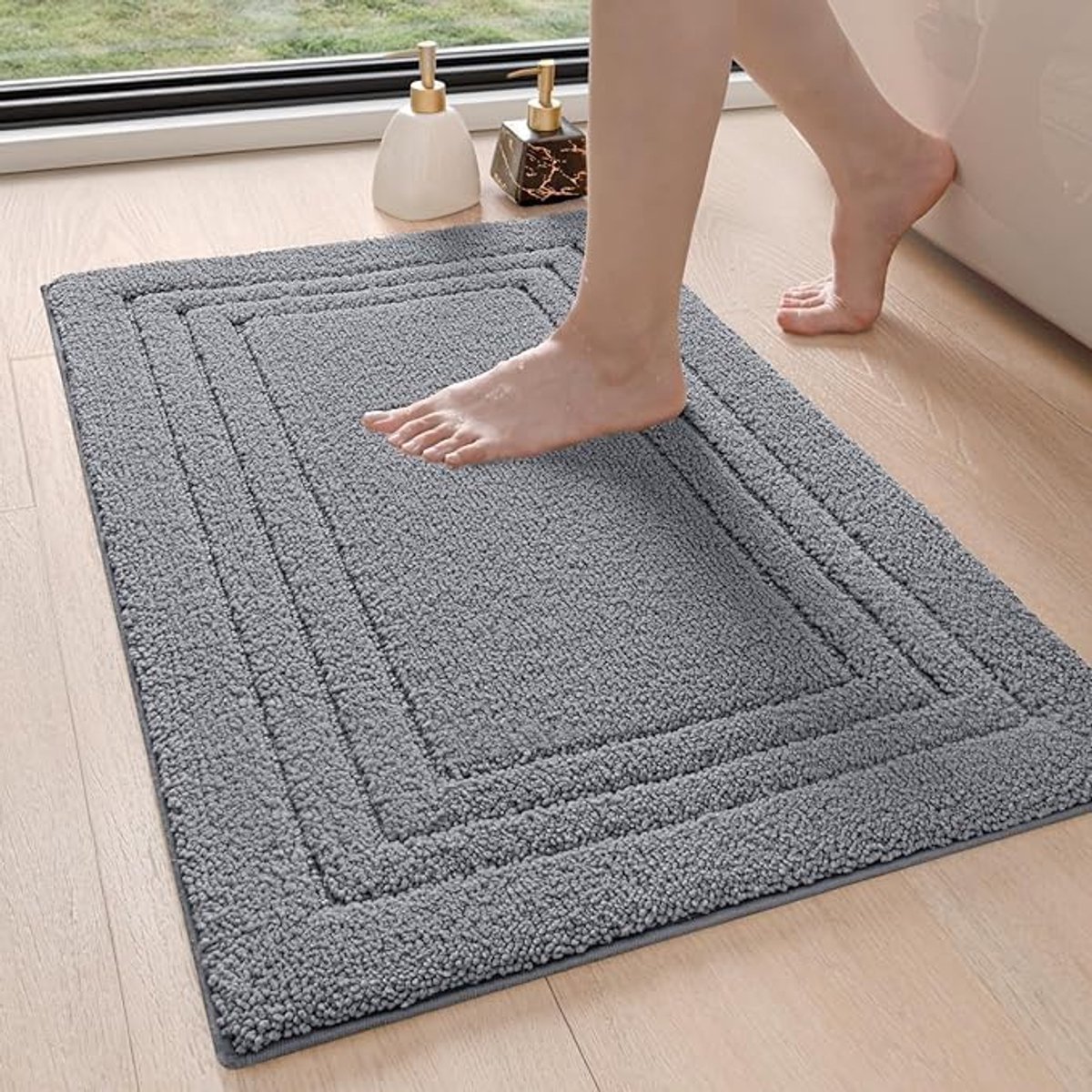 Badmat 60 x 90 cm, Antislip Super Absorberende Badkamermat Zachte Microvezels, Machinewasbare Badmatten voor Badkuip, Douche en Badkamer, Donkergrijs