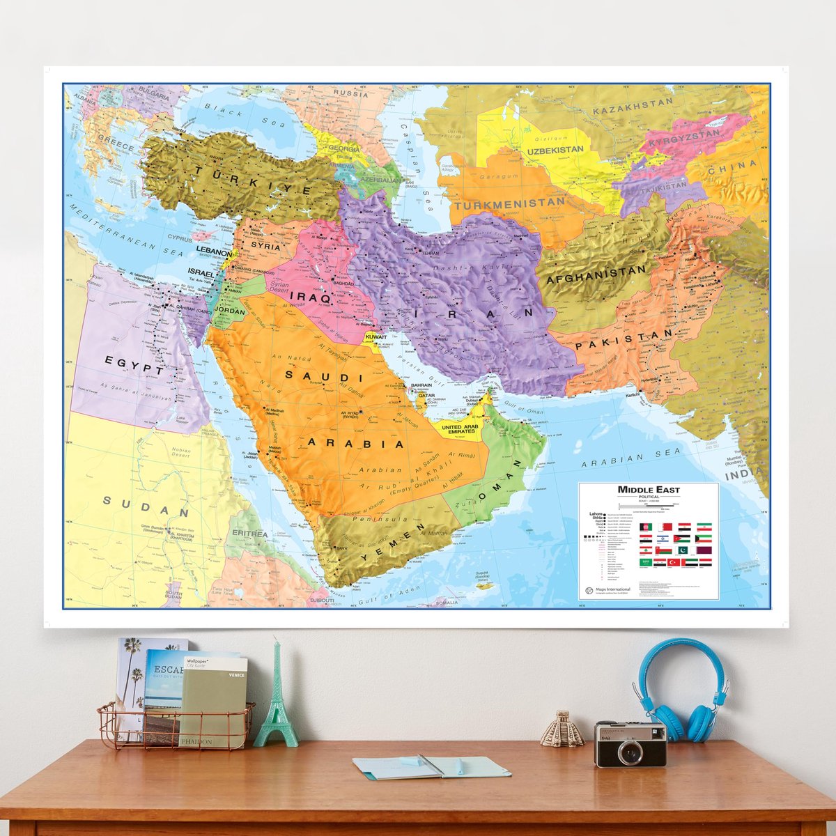 Dailygoods- Wandkaart Politiek - Gelamineerd - 122 x 91,4 cm - Midden-Oosten - Vlaggen - Bevolkingsdetails - Hoofdsteden - Muurkaart